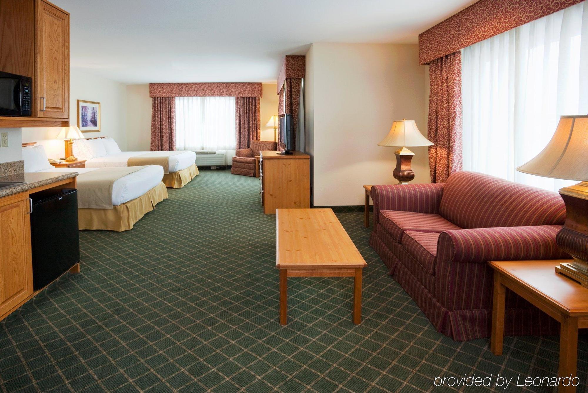 Holiday Inn Express Hotel & Suites Chanhassen By Ihg Room photo